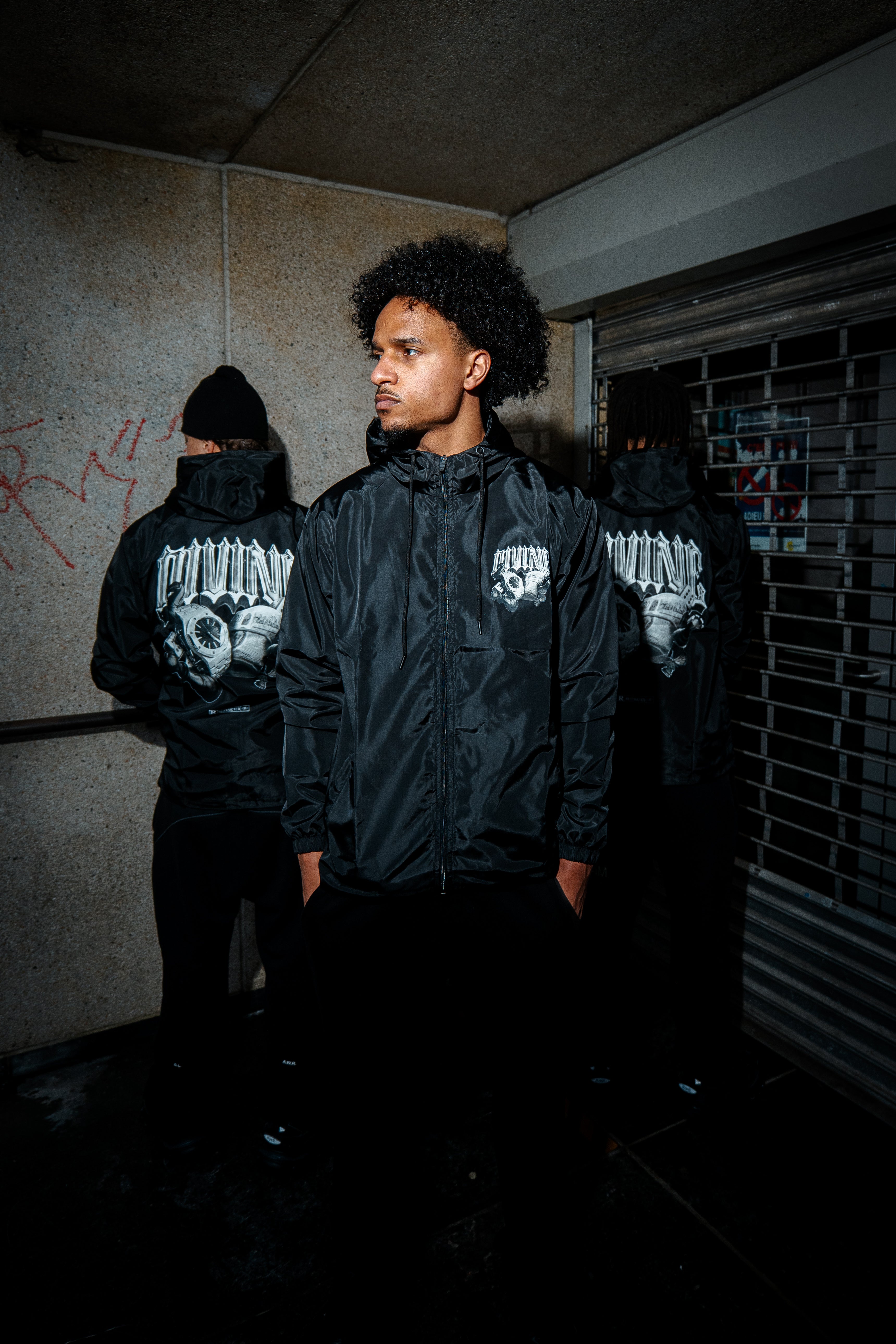 TIMELESS WINDBREAKER - BLACK