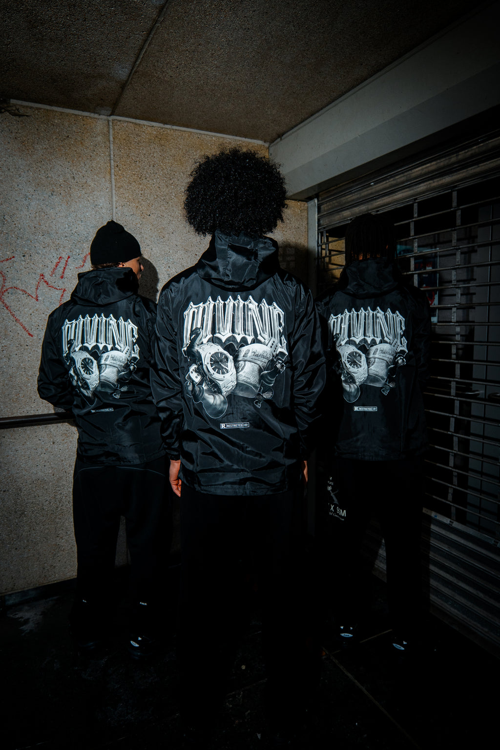 TIMELESS WINDBREAKER - BLACK