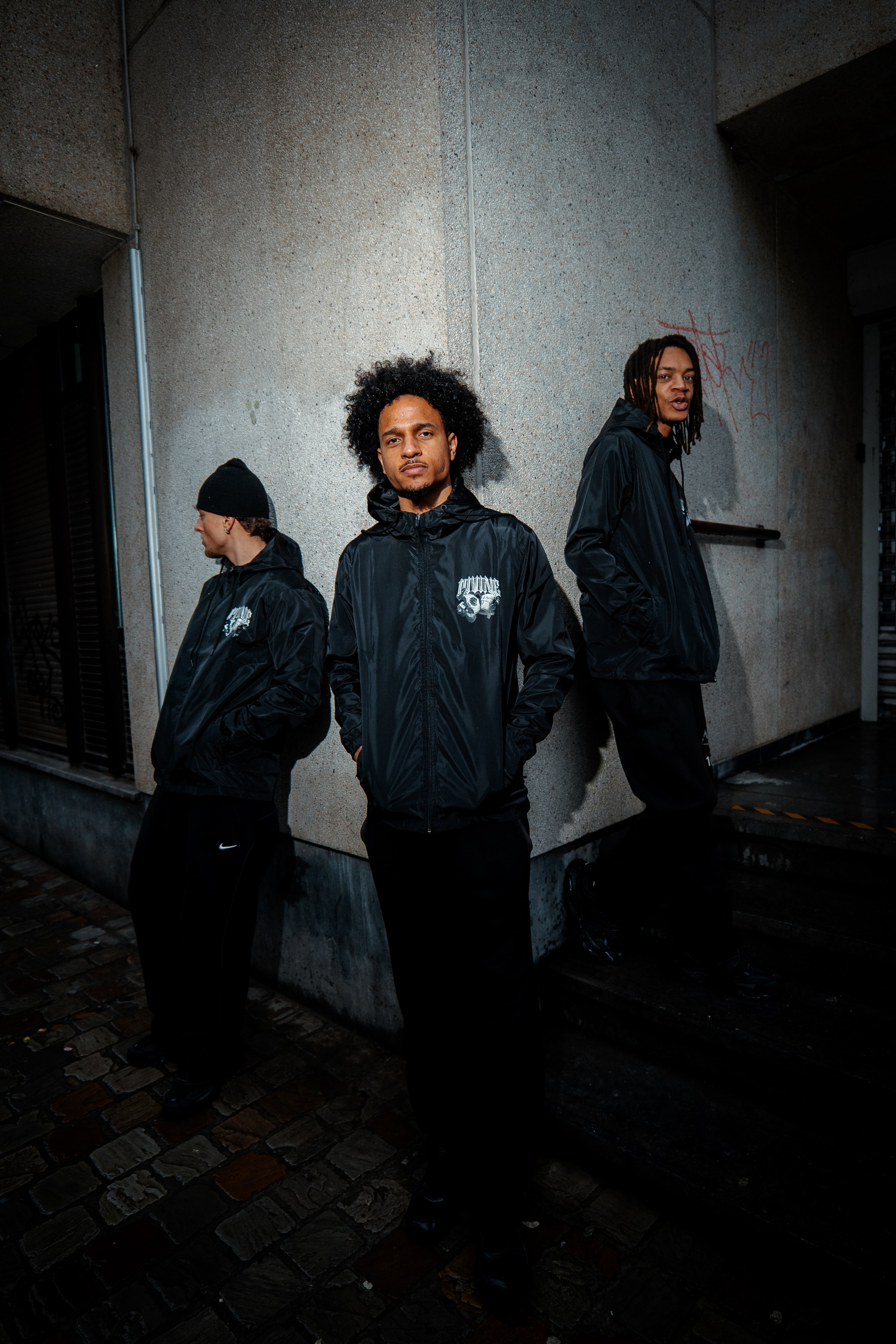 TIMELESS WINDBREAKER - BLACK