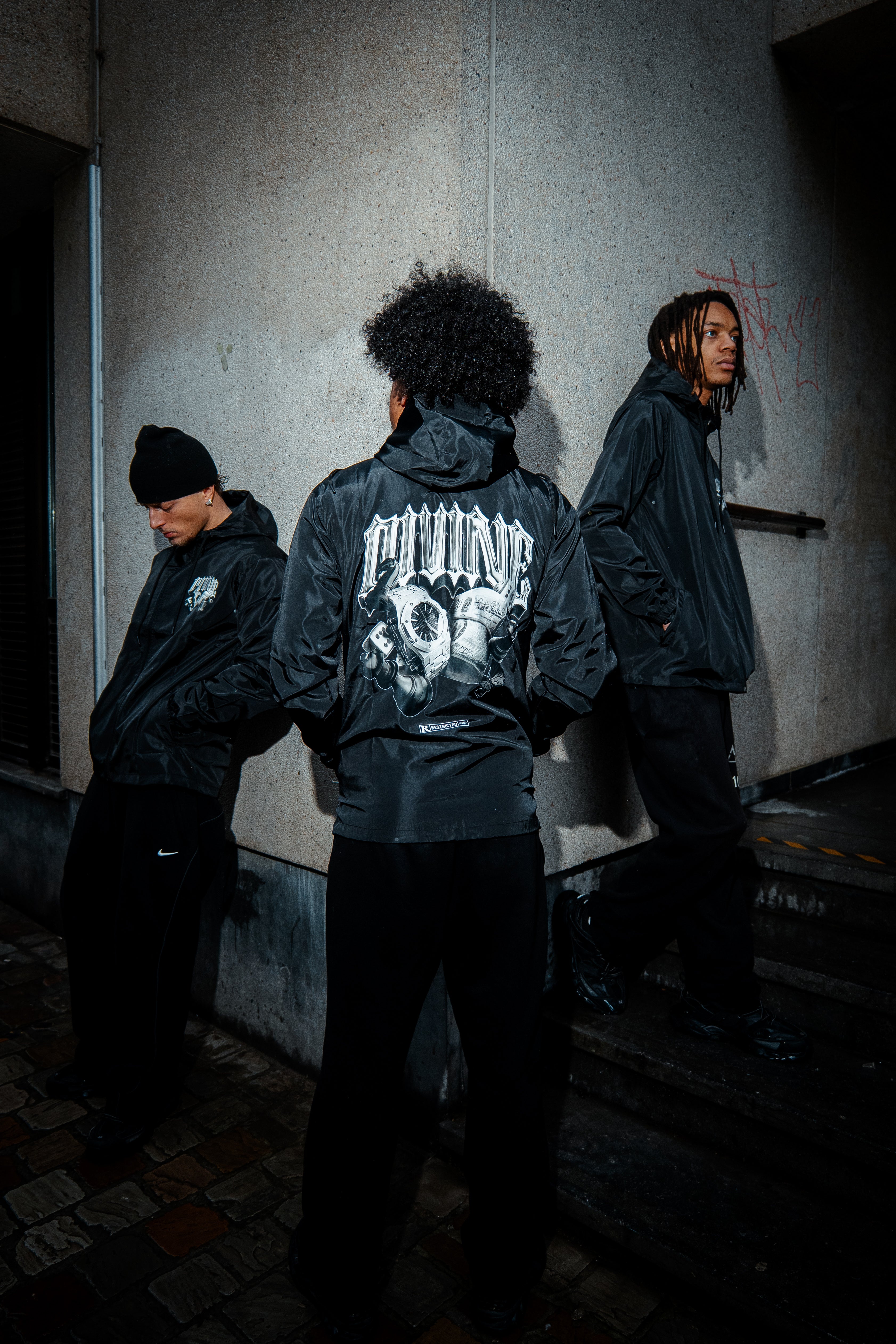 TIMELESS WINDBREAKER - BLACK
