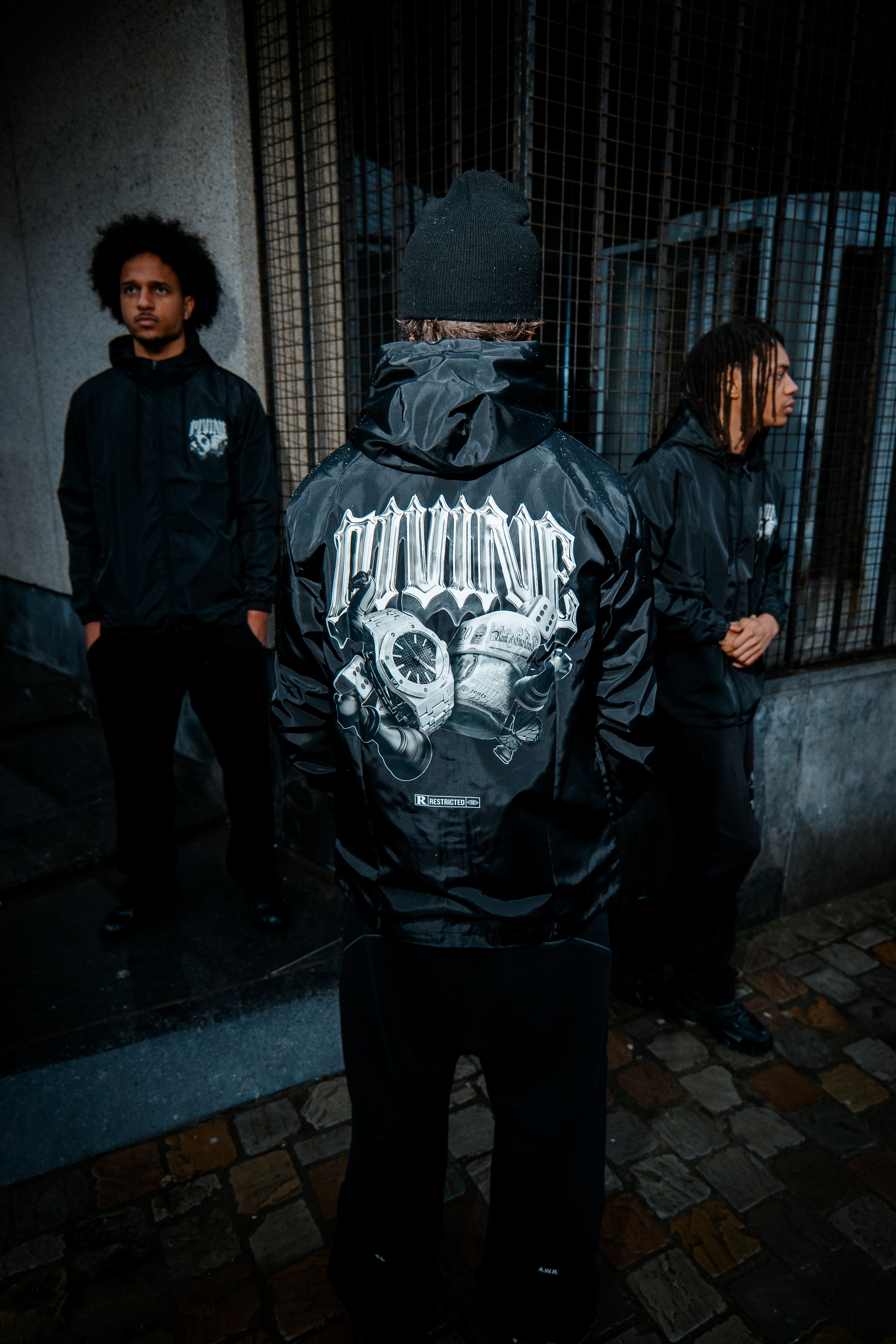 TIMELESS WINDBREAKER - BLACK