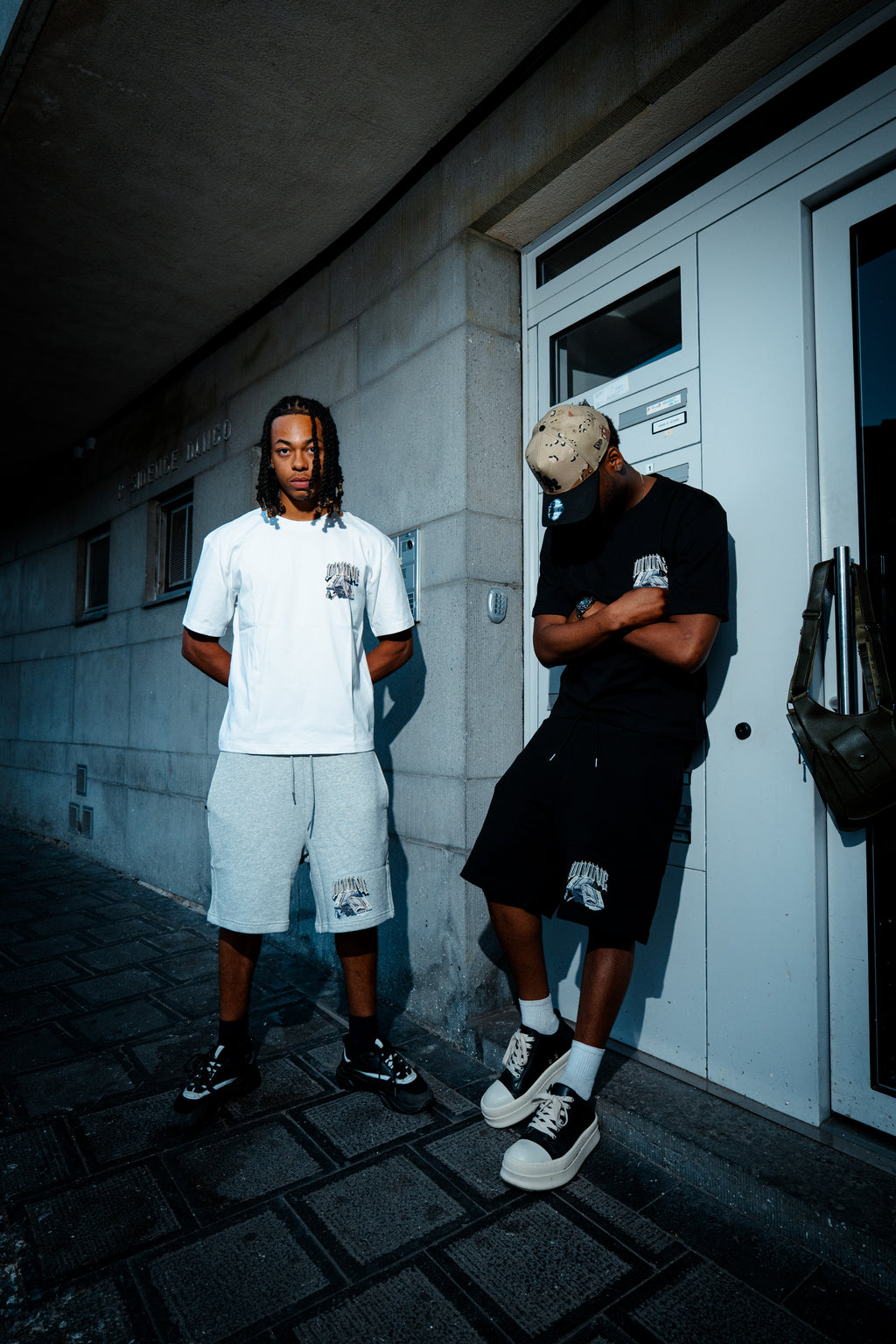 PINNACLE SHORTS SET - WHITE/GREY